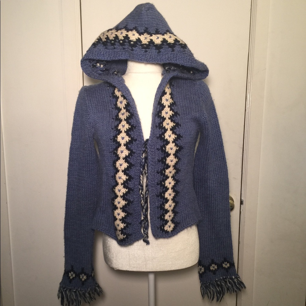 Cozy blue sweater with hood and tie